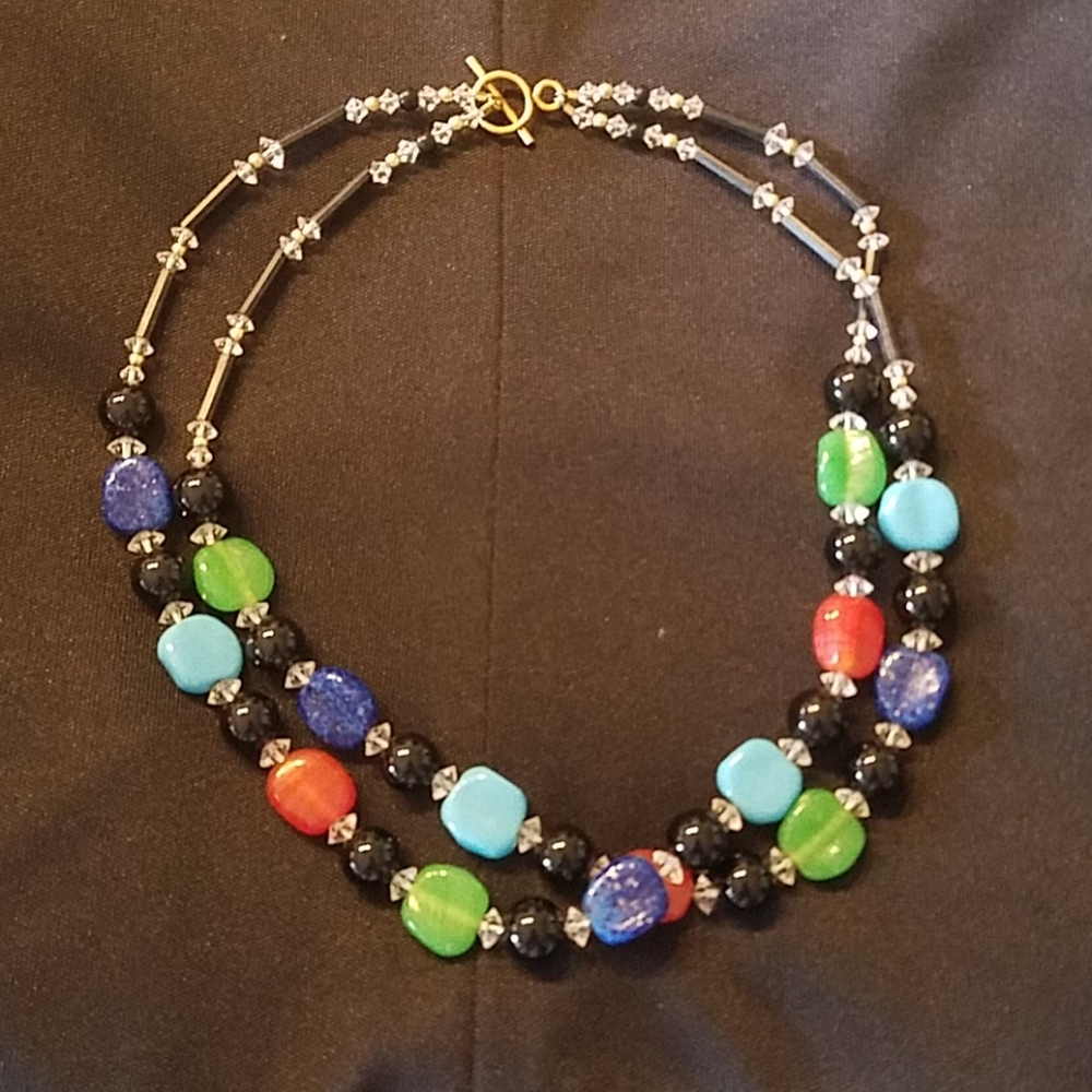 Women's beaded necklace